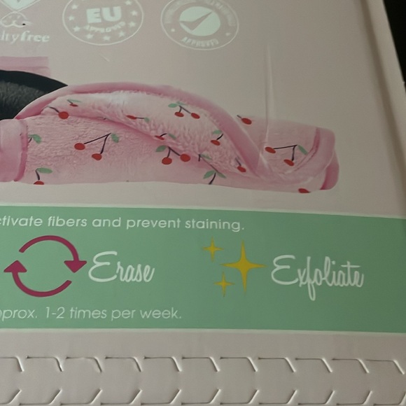 Make Up Eraser Blooms gift set 2 cloths and headband wrap NEW - Picture 9 of 9